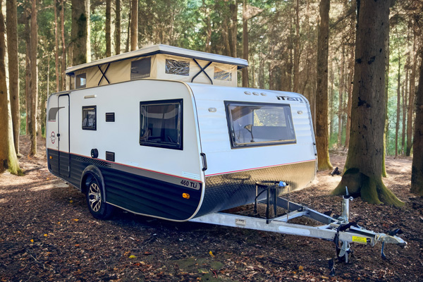 Casa rodante 4 y 6 personas ITATI 460 TLi techo levadizo