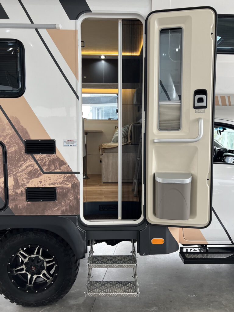 Motorhome 4x4 Pick-Up Puerta