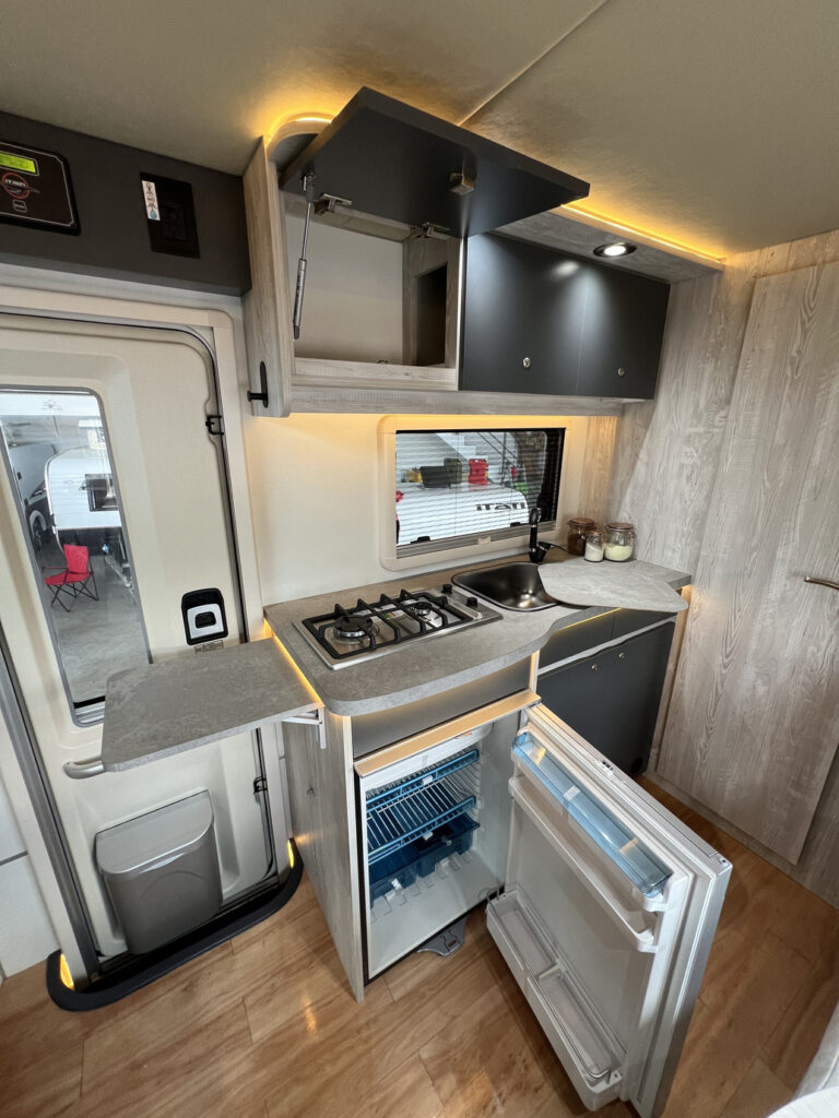 Motorhome 4x4 Pick-Up cocina-2