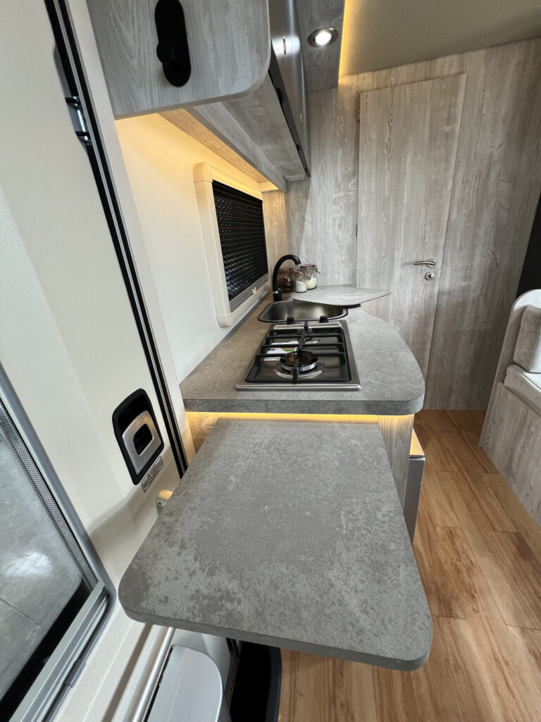 Motorhome 4x4 Pick-Up cocina-4