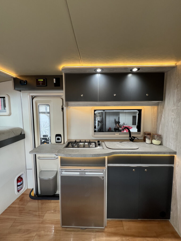 Motorhome 4x4 Pick-Up cocina-5