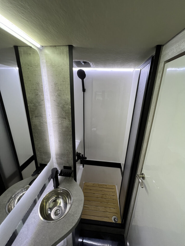 Motorhome 4x4 Pick-Up baño-2