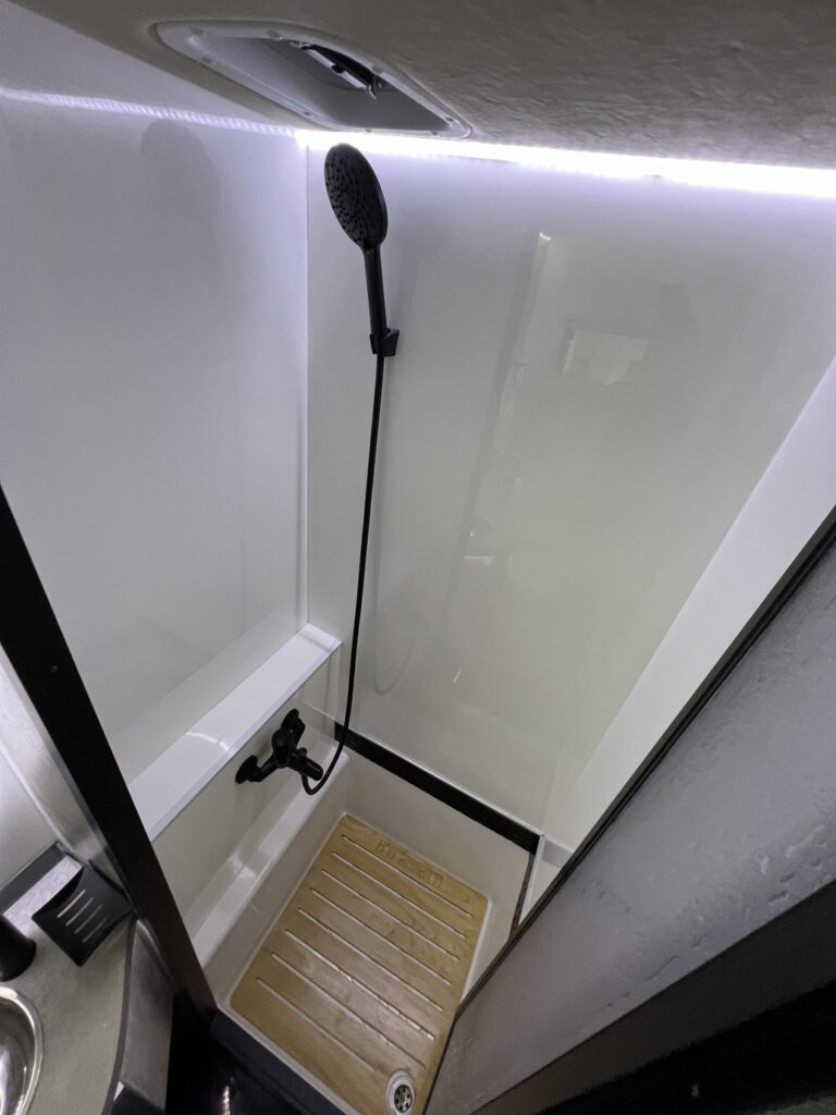 Motorhome 4x4 Pick-Up baño-3