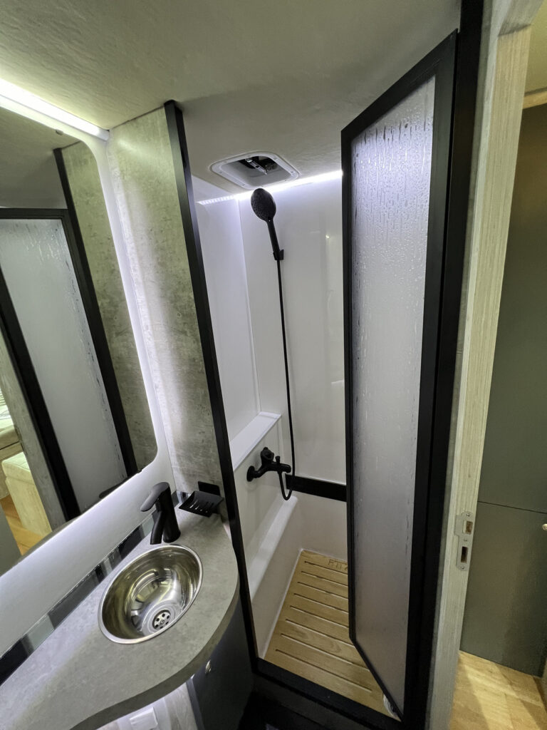 Motorhome 4x4 Pick-Up baño-4