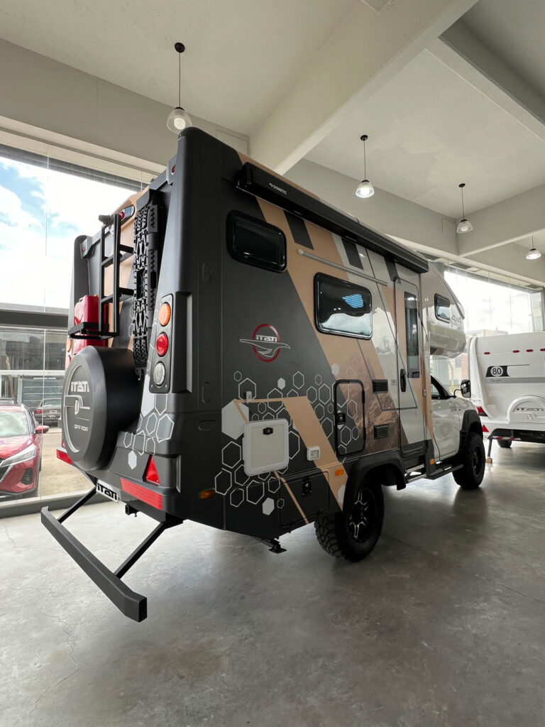 Motorhome 4x4 Pick-Up Exterior-2
