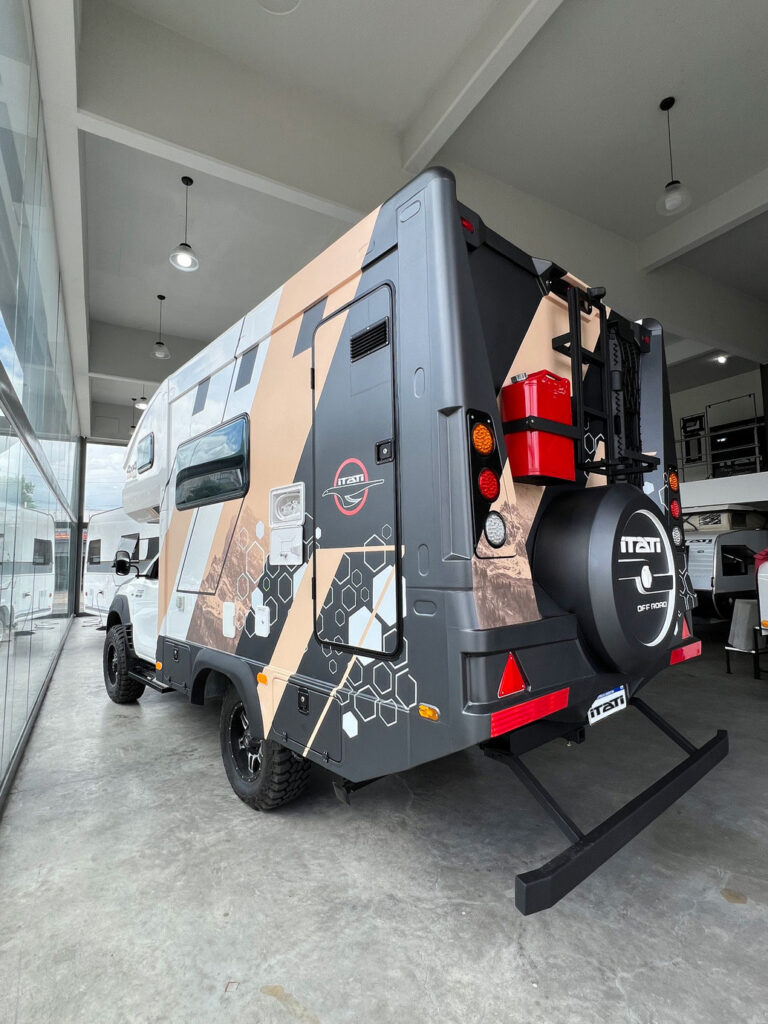 Motorhome 4x4 Pick-Up Exterior-4