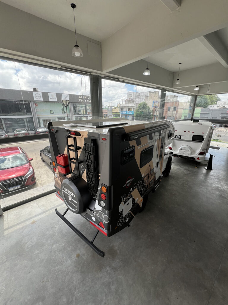 Motorhome 4x4 Pick-Up Exterior-5