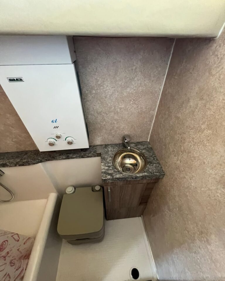 460TLI para 4 personas - baño