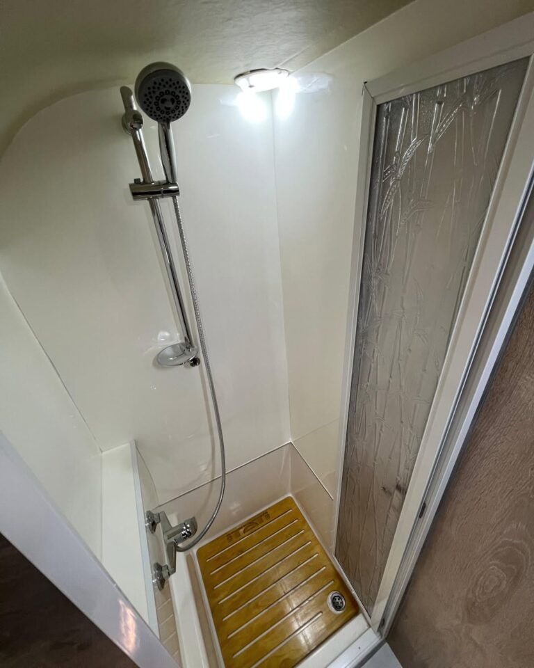 ITATI Avant Garde Pampa Baño al Fondo - ducha con mampara