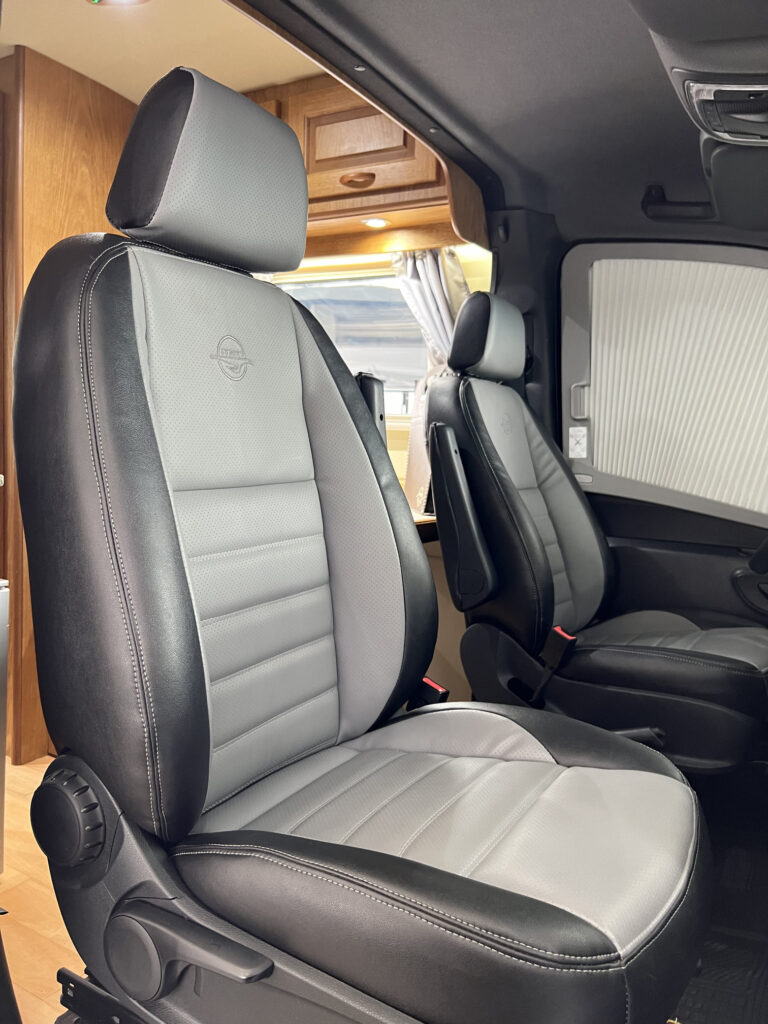 Butacas personalizadas en motorhome Sprinter 316 con tapizado a medida ITATI