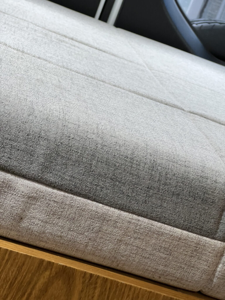 Detalle de diseño interior en motorhome Sprinter 316 con acabados premium