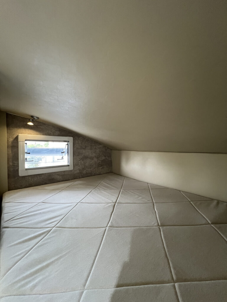 motorhome sobre pick up 4x4 cama